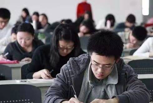 西南财经大学自考专科本科都可以报那些专业，难不难。